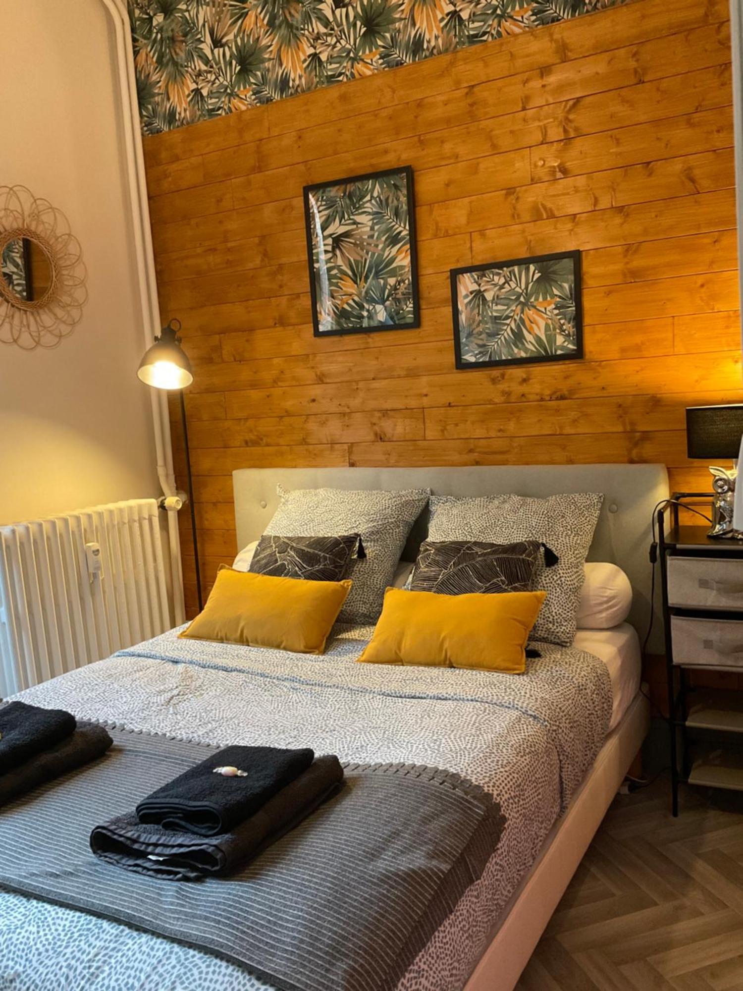 Les Loges Du Theatre Degustation Champagne Offerte Jacuzzi Sauna Jeux Velos Maison Prive 150M2 Historique 14Pers Max Emplacement Exceptionnel Et Chic, 200M De L'Avenue De Champagne, Gare, Musee, Jardins, Restaurations, Toutes Commodites Épernay Exterior foto